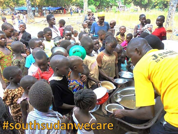 South Sudanese children waiting for food