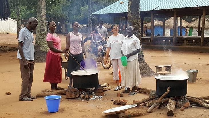 South Sudanese prepare food in Riimenze camp